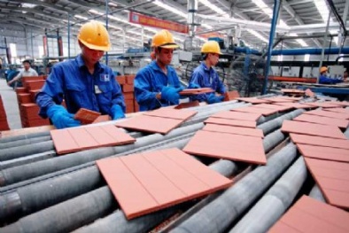 Lỗ 'chổng vó' với vật liệu xây dựng